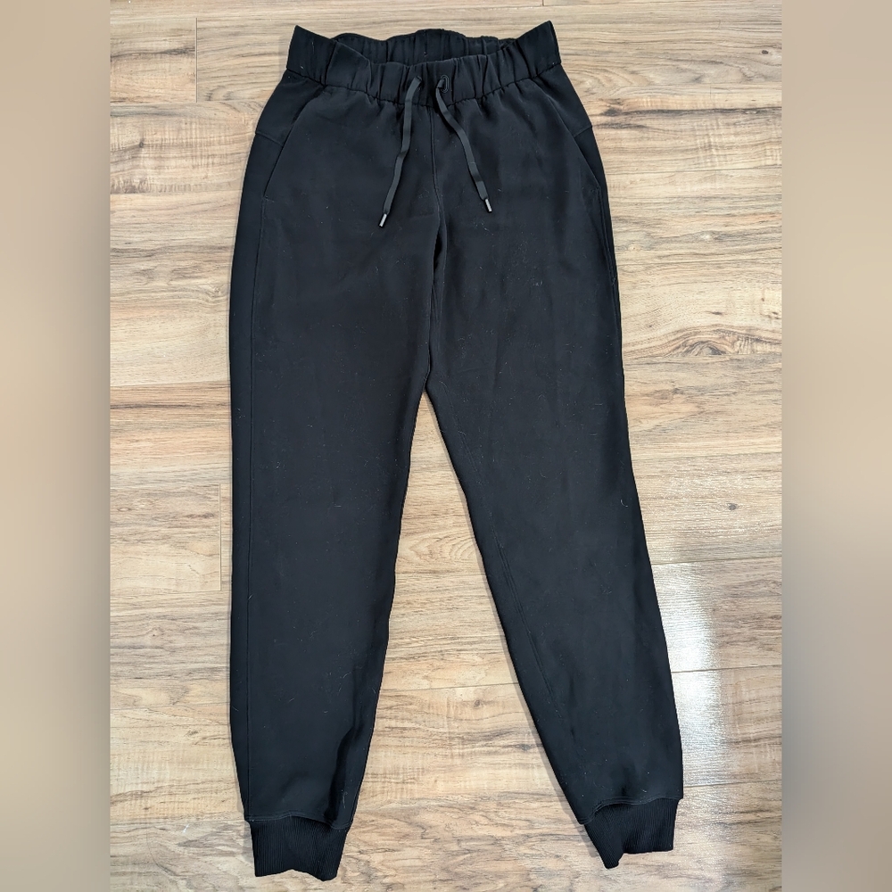 Lululemon Women's On The Fly Black Jogger - Size 2